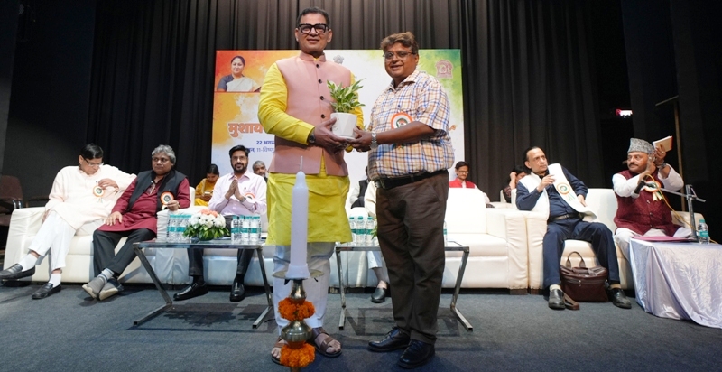 06-1 उर्दू अकादमी, दिल्ली के ज़ेरे इंतिज़ाम मुशायरा जश्न-ए-आज़ादी का आयोजन