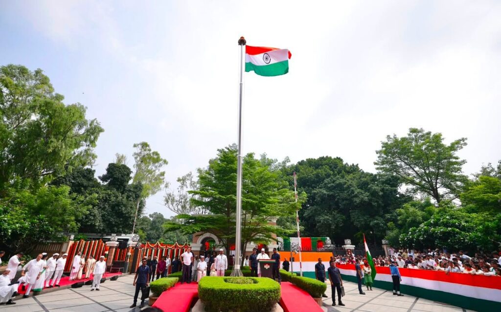 1000313536-1024x638 आजादी केवल सत्ता परिवर्तन नहीं, हर नागरिक के जीवन को संवारने का संकल्प