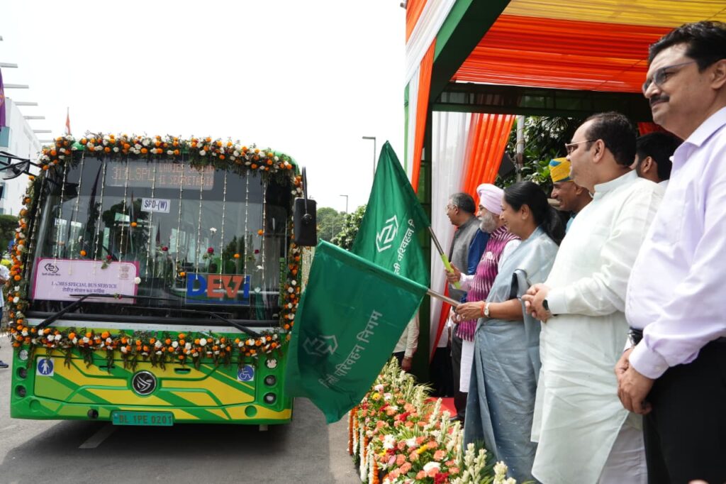 1000316434-1024x682 200 नई ईवी बसों के साथ दिल्ली की हरित परिवहन व्यवस्था को मिली नई रफ्तार, डीटीसी की ईवी बसों का बेड़ा पहुंचा 5000 के पार