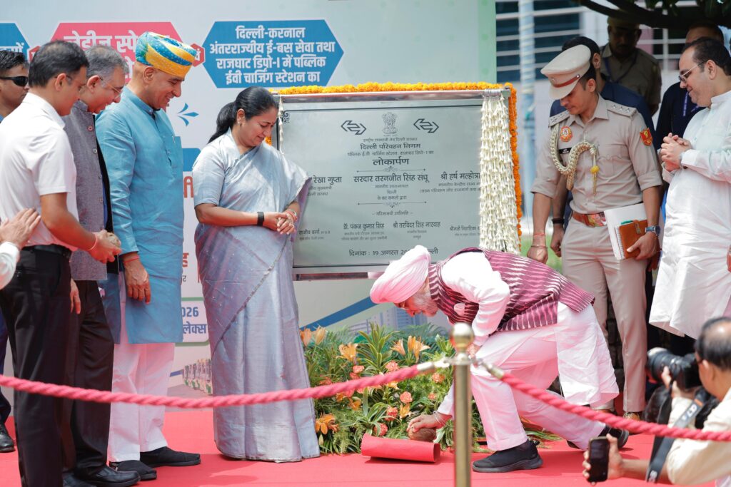 1000316442-1024x683 200 नई ईवी बसों के साथ दिल्ली की हरित परिवहन व्यवस्था को मिली नई रफ्तार, डीटीसी की ईवी बसों का बेड़ा पहुंचा 5000 के पार