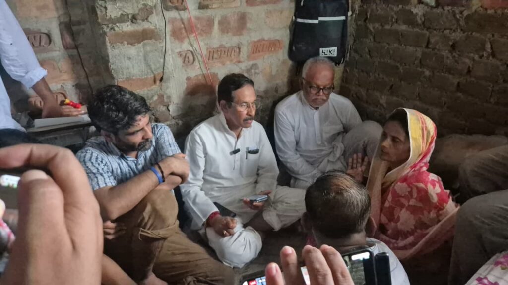 1000316475-2-1024x576 IYC प्रतिनिधिमंडल ने बांकुड़ा में अब्दुल हफीज के परिवार से की मुलाकात, पिता की मौत मामले में कार्रवाई की मांग