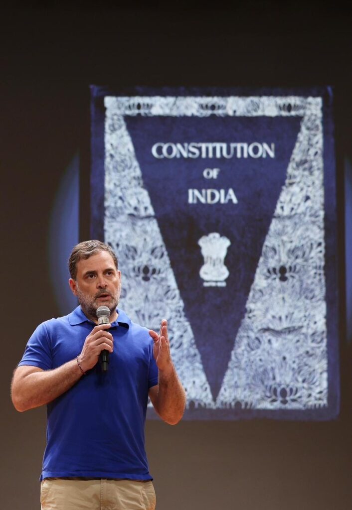 5fba56f2-31ab-4be0-bd79-8a091a8ed9f7-706x1024 खरगे की रैली के बाद भाजपा-आरएसएस कार्यकर्ताओं द्वारा मंच का 'शुद्धिकरण' अपराध, तुरंत दर्ज हो एफआईआर- राहुल गांधी