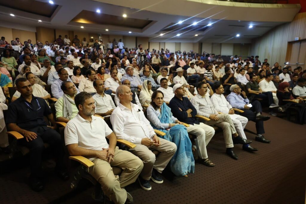 AYZ1-1024x683 LoP (LS), Shri Rahul Gandhi, attended a discussion on “On War and Peace: Violence is Not an Option,” organised by the AZK Foundation at Jawahar Bhawan