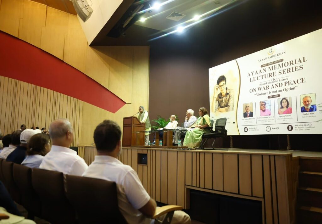 AYZ7-1024x712 LoP (LS), Shri Rahul Gandhi, attended a discussion on “On War and Peace: Violence is Not an Option,” organised by the AZK Foundation at Jawahar Bhawan