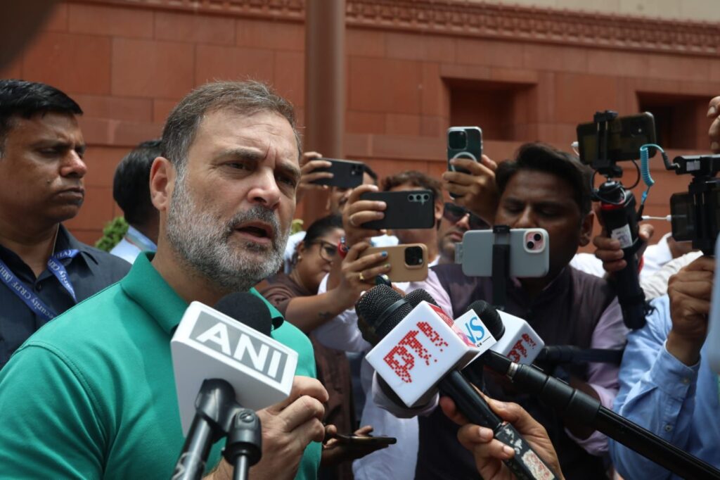 Lo_P_LS_Shri_Rahul_Gandhi_addressed_the_media_at_the_Parliament_House_precinct_3_ba11425402-1024x682 दिल्ली में छात्रों पर हुई बर्बरता पर अमित शाह की चुप्पी ही उनका कबूलनामा- राहुल गांधी
