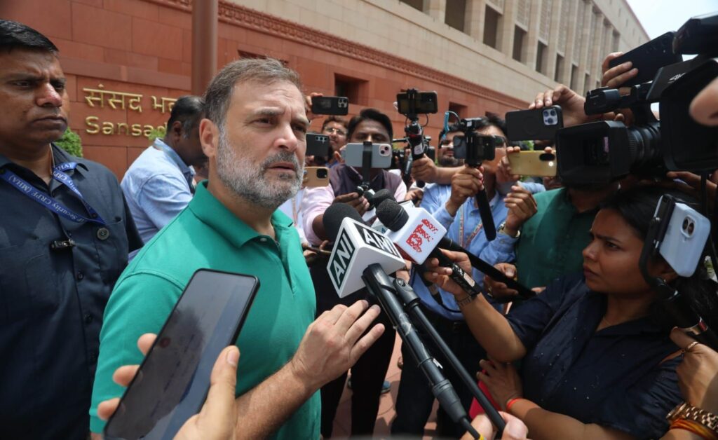 Lo_P_LS_Shri_Rahul_Gandhi_addressed_the_media_at_the_Parliament_House_precinct_4_094f0133c3-1024x628 राहुल गांधी का सीएम हेमंत सोरेन को पत्र: 'रांची में आंदोलनरत छात्रों से खुद मिलें, संवाद से ही निकलेगा समाधान'