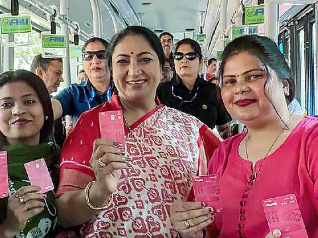 Pink-saheli-card-1024x768 दिल्ली सरकार ने 'पिंक सहेली स्मार्ट कार्ड' की अनिवार्यता की समय-सीमा 31 अगस्त तक बढ़ाई
