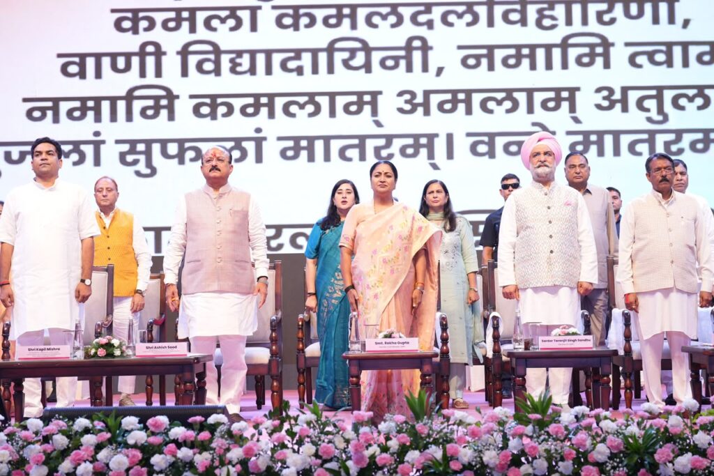 RG1-1024x683 ‘दिल्ली लक्ष्मी योजना’ की ऐतिहासिक शुरुआत, पात्र महिलाओं को सौंपे गए स्वीकृति पत्र, 1 सितंबर से खातों में आएगी 2,500 रुपये की राशि