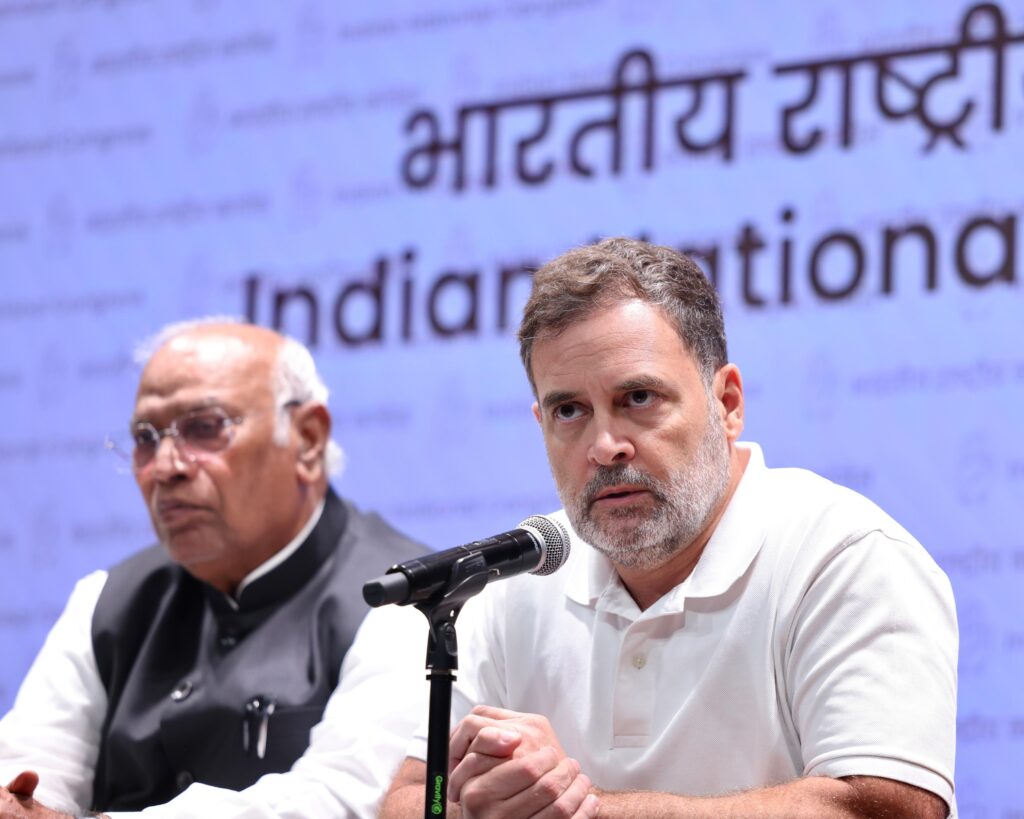 Shri_Mallikarjun_Kharge_and_Shri_Rahul_Gandhi_addressed_the_media_at_Indira_Bhawan_AICC_Hdqrs_10_2200cfeaa1-1024x819 कांग्रेस अध्यक्ष मल्लिकार्जुन खरगे और नेता प्रतिपक्ष राहुल गांधी ने प्रधानमंत्री को पत्र लिख जाति जनगणना की मौजूदा प्रक्रिया पर जताई गंभीर आपत्ति