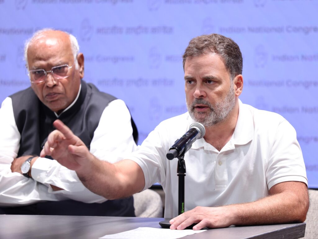 Shri_Mallikarjun_Kharge_and_Shri_Rahul_Gandhi_addressed_the_media_at_Indira_Bhawan_AICC_Hdqrs_14_70d4dcdeb3-1024x768 कांग्रेस अध्यक्ष मल्लिकार्जुन खरगे और नेता प्रतिपक्ष राहुल गांधी ने प्रधानमंत्री को पत्र लिख जाति जनगणना की मौजूदा प्रक्रिया पर जताई गंभीर आपत्ति