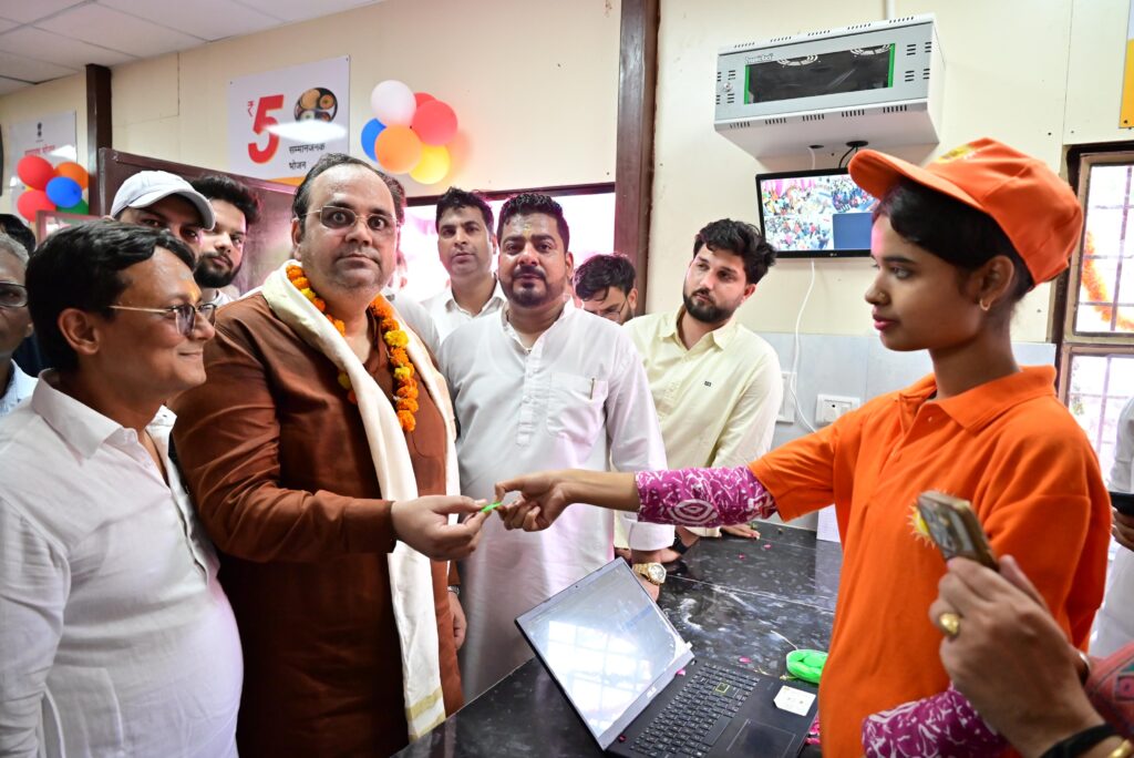 WhatsApp-Image-2026-08-16-at-4.12.12-PM-1-1-1024x684 दिल्ली में अब 100 अटल कैंटीन संचालित,जहां रोजाना लाखों लोगों को खाना खिलाया जा रहा है
