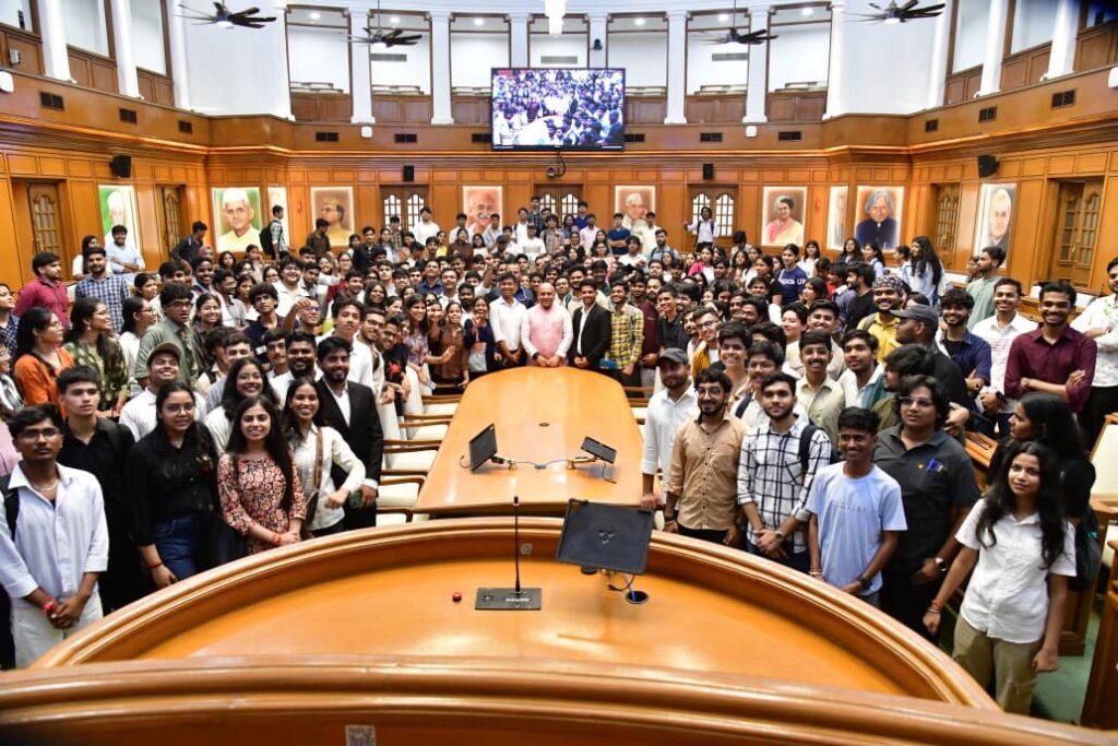 WhatsApp-Image-2026-08-31-at-4.51.58-PM-2-1024x683 Hon’ble Speaker Shri Vijender Gupta interacted with Gen Z students from PGDAV College and Law Centre I, University of Delhi, at the Assembly House earlier today as part of the Youth Outreach Programme.
