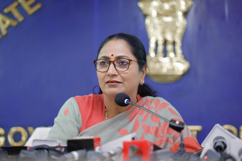 54b439c6-ed13-4183-99aa-e71a4faf0464-1024x682 दिल्ली में कारोबार करना होगा आसान, तेज और पारदर्शी: मुख्यमंत्री रेखा गुप्ता