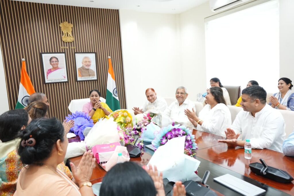 Cm-1024x683 विकसित दिल्ली के निर्माण में निगम की भूमिका अहम:मुख्यमंत्री रेखा गुप्ता