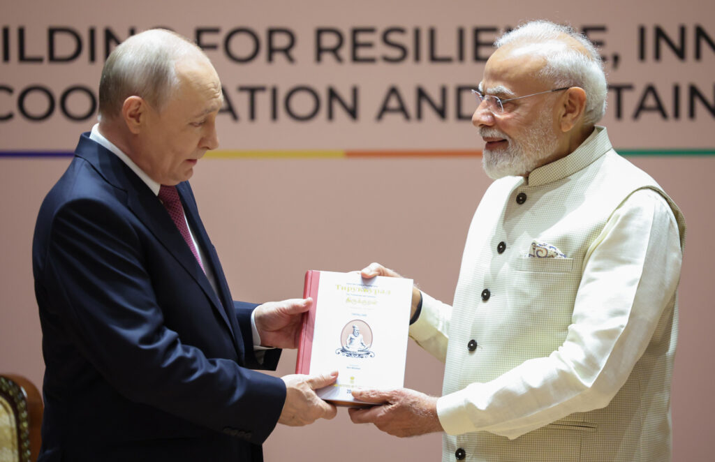 H20260911216168-1024x662 रूसी राष्ट्रपति पुतिन की प्रधानमंत्री नरेंद्र मोदी से मुलाकात, 2030 तक व्यापार को 100 अरब डॉलर तक बढ़ाना एजेंडे में शामिल