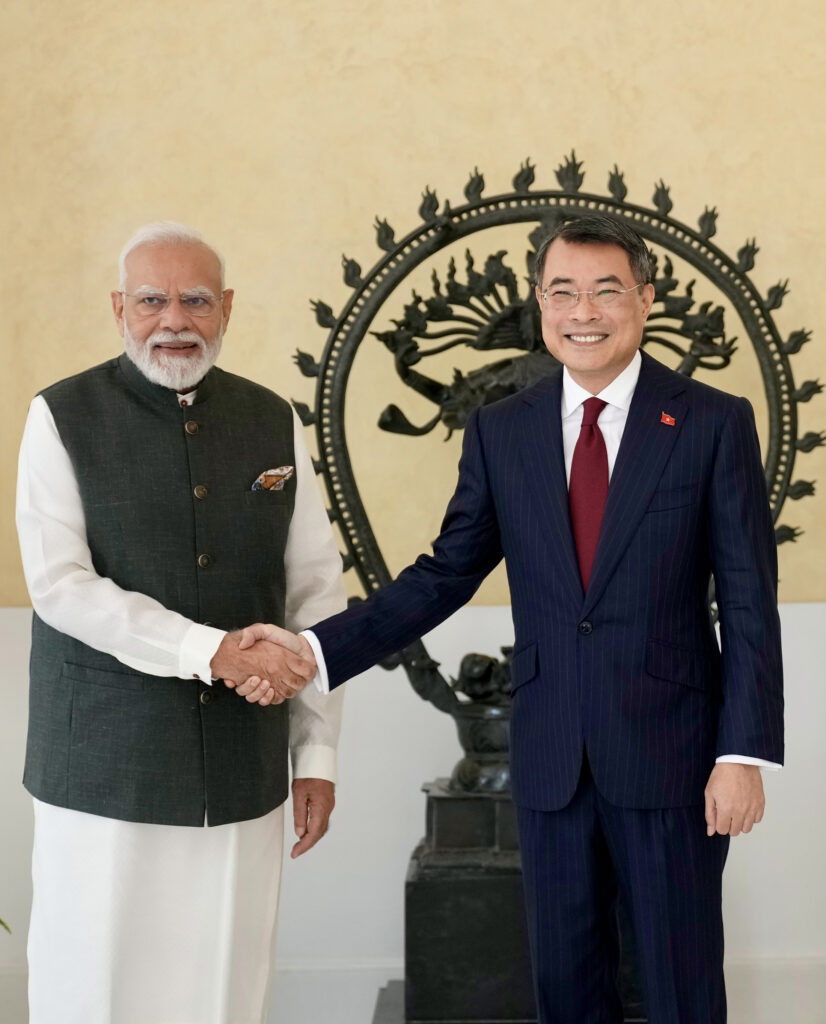 H20260912216286-826x1024 BRICS 2026: क्या डॉलर की बादशाहत को चुनौती दे रहा है नया वैश्विक गठजोड़? भारत के लिए क्या हैं फायदे और नुकसान?