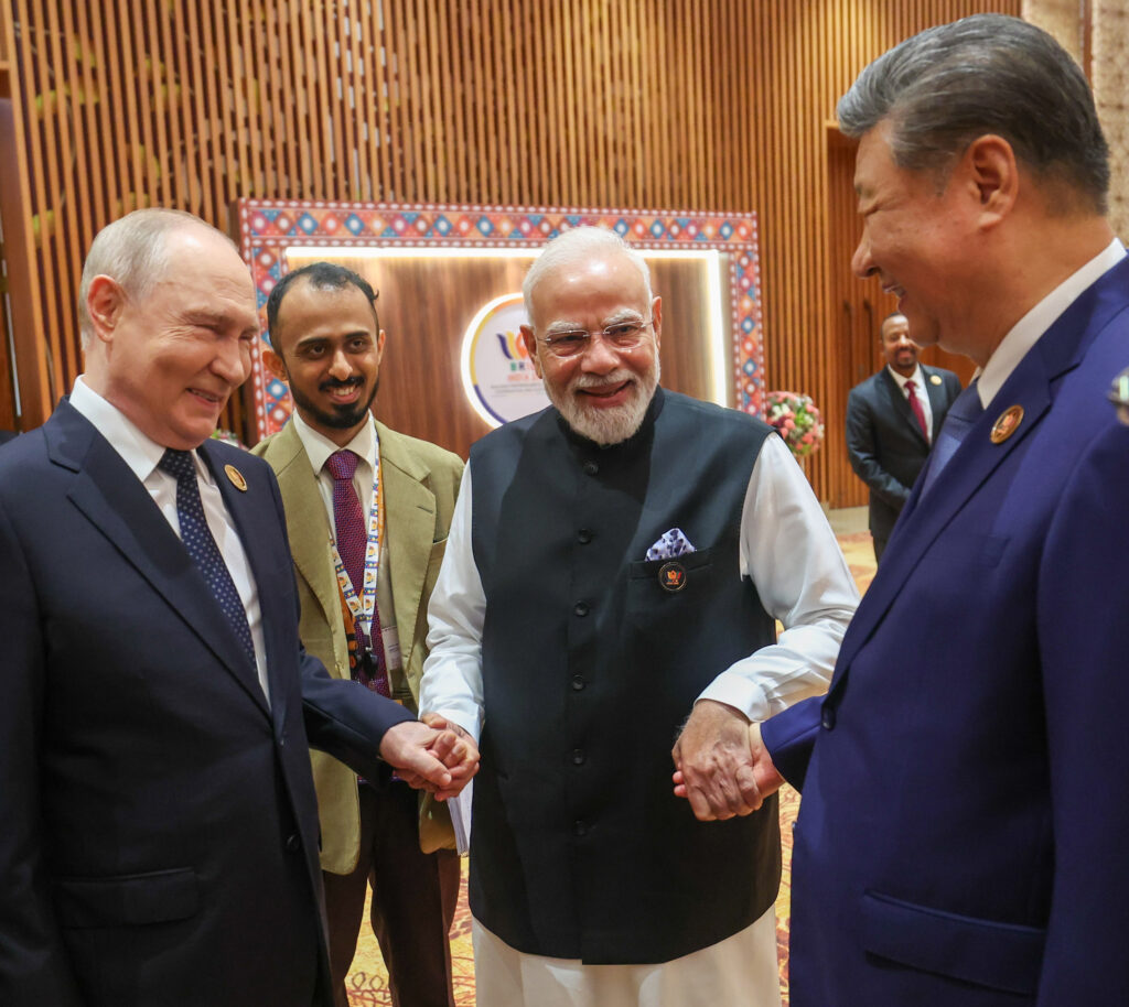 H20260912216332-1024x914 BRICS 2026: क्या डॉलर की बादशाहत को चुनौती दे रहा है नया वैश्विक गठजोड़? भारत के लिए क्या हैं फायदे और नुकसान?