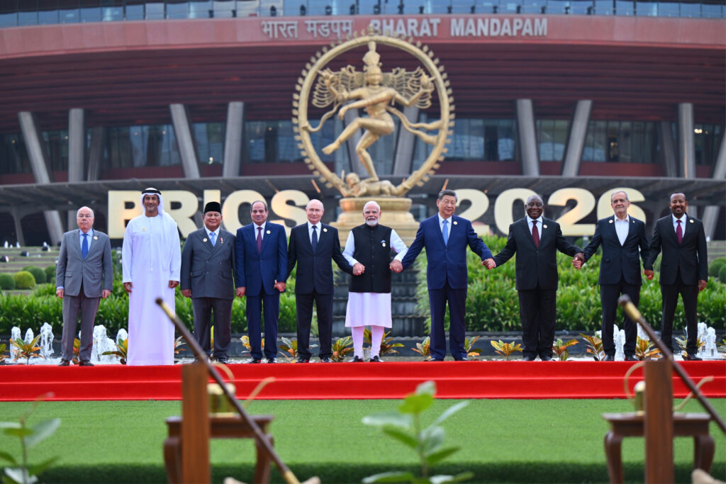 H20260912216367-1024x683 BRICS 2026: क्या डॉलर की बादशाहत को चुनौती दे रहा है नया वैश्विक गठजोड़? भारत के लिए क्या हैं फायदे और नुकसान?
