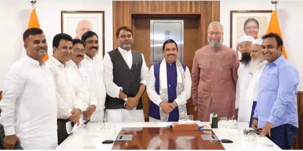 Owaisi-meet-Edu-Minis-1024x511 AMU किशनगंज सेंटर समेत शिक्षा से जुड़े मुद्दों पर केंद्रीय मंत्री से मिले ओवैसी, सौंपा मेमोरेंडम!