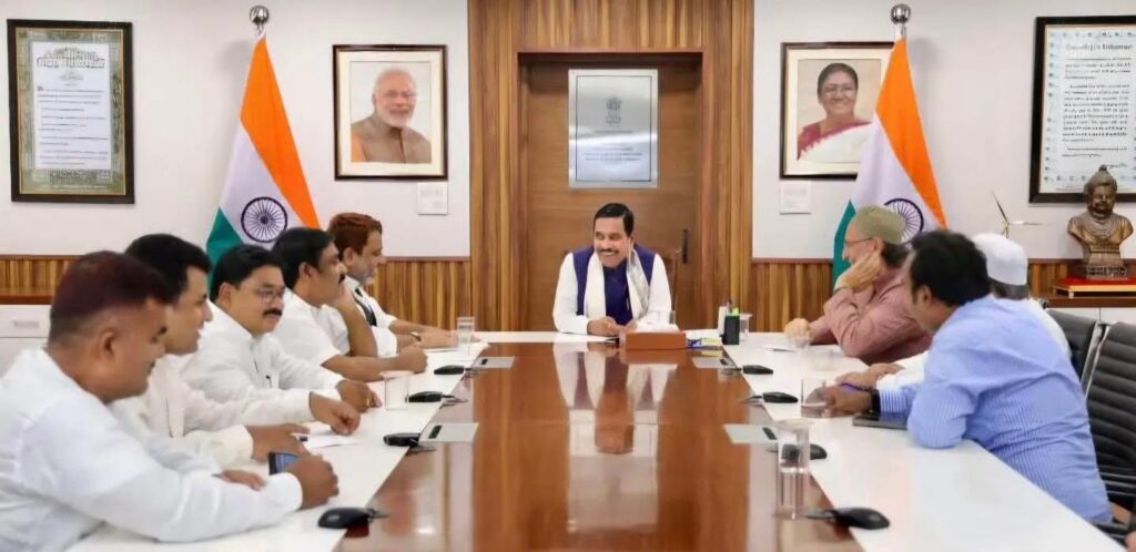 Owaisi-meet-edu-1024x498 AMU किशनगंज सेंटर समेत शिक्षा से जुड़े मुद्दों पर केंद्रीय मंत्री से मिले ओवैसी, सौंपा मेमोरेंडम!