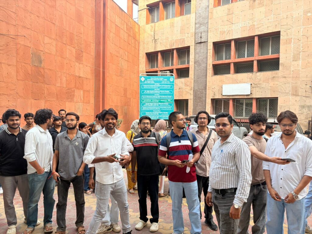 Photo-1-1024x768 जामिया के छात्रों ने रजिस्ट्रार के खिलाफ कथित दुष्प्रचार को लेकर पुलिस से मामला दर्ज करने की मांग की