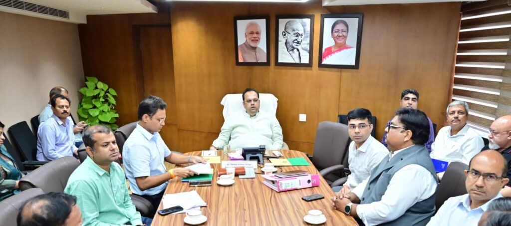 Punkaj-Kumar-Officials-1024x453 दिल्ली में अगले महीने 150 नई इलेक्ट्रिक बसें शुरू होंगी