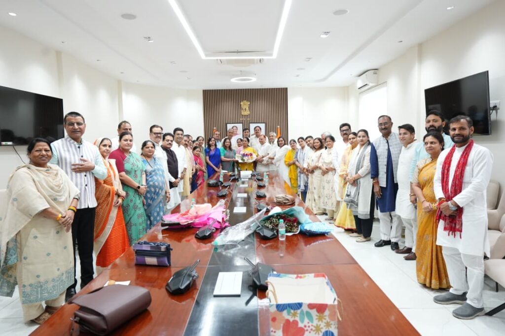 cm2-1024x683 विकसित दिल्ली के निर्माण में निगम की भूमिका अहम:मुख्यमंत्री रेखा गुप्ता