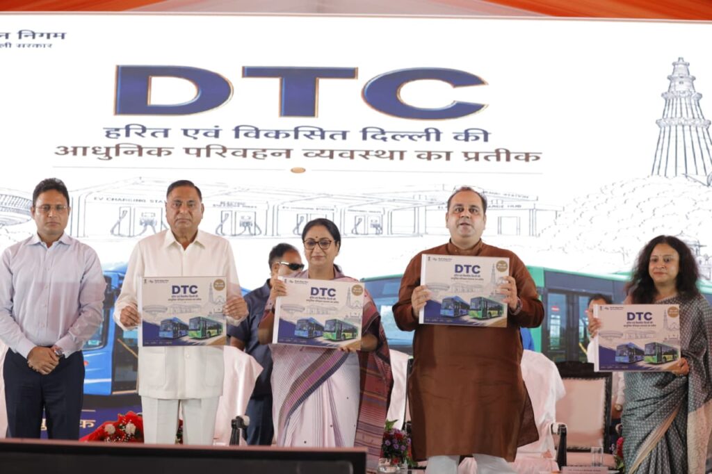 r.5-1024x682 दिल्ली में हरित और आधुनिक सार्वजनिक परिवहन के नए युग की शुरुआत, मुख्यमंत्री रेखा गुप्ता ने दीं कई बड़ी सौगातें