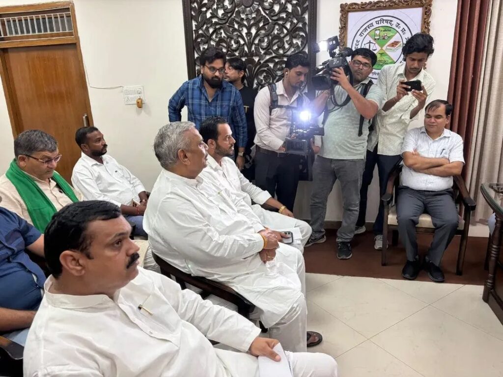 sp3-1024x768 सहारनपुर कलेक्ट्रेट प्राचीन मस्जिद ध्वस्तीकरण मामला: सपा प्रतिनिधिमंडल ने मंडलायुक्त को सौंपा ज्ञापन, जांच व कार्रवाई की मांग