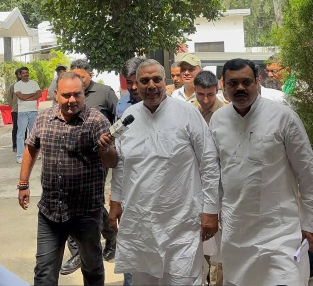 sp4-1024x935 सहारनपुर कलेक्ट्रेट प्राचीन मस्जिद ध्वस्तीकरण मामला: सपा प्रतिनिधिमंडल ने मंडलायुक्त को सौंपा ज्ञापन, जांच व कार्रवाई की मांग