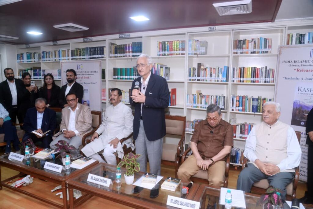 Book-Launch-Programme-in-IICC-1024x684 नई दिल्ली में ‘कश्मीर: अ जर्नी बियॉन्ड टाइम’ पुस्तक का गरिमामयी विमोचन