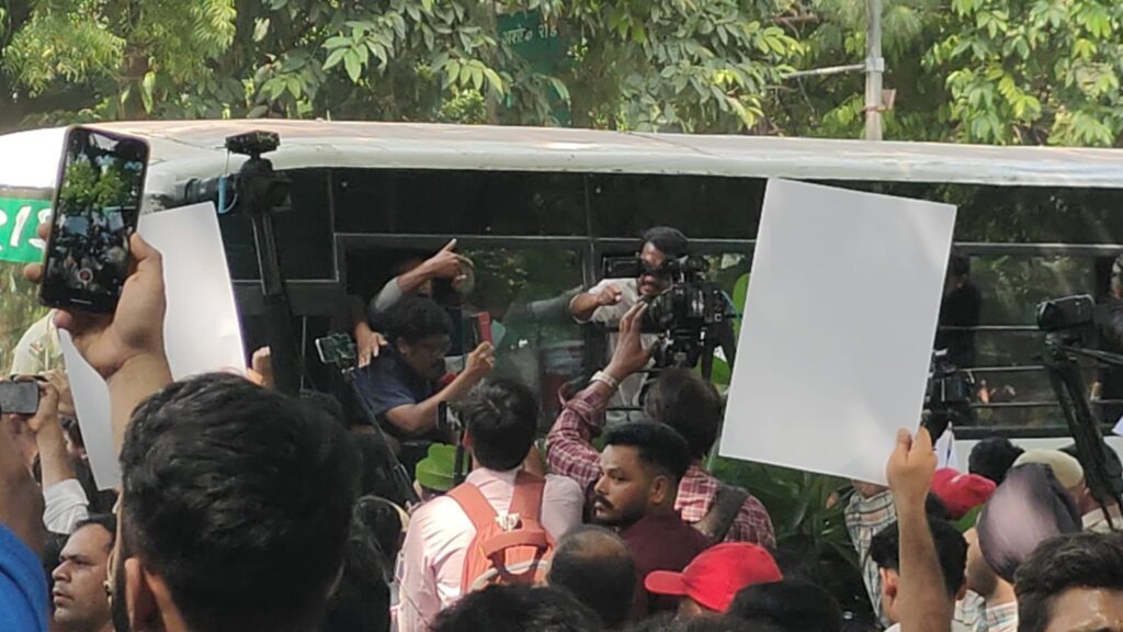 Protest-at-Jantar-Mantar-1024x576 जंतर-मंतर से शिवाजी पार्क तक SIR के खिलाफ प्रदर्शन, CEC ज्ञानेश कुमार के इस्तीफे की मांग पर दिल्ली में 700 से अधिक हिरासत में