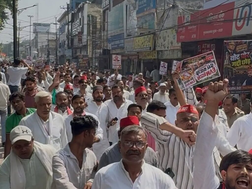 Samajwadi-Party-Muzaffarnagar-March-against-Gyanesh-Kumar-1024x768 मुख्य चुनाव आयुक्त के इस्तीफे की मांग पर सपा का जोरदार प्रदर्शन, पुलिस से धक्का-मुक्की