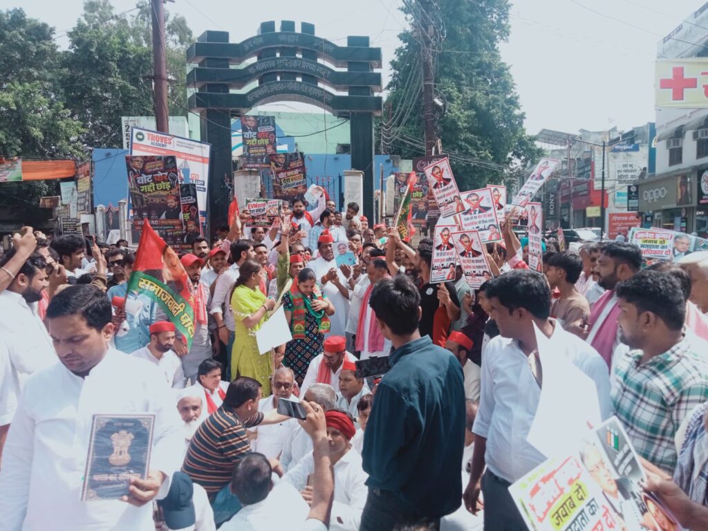 Samajwadi-Party-Muzaffarnagar-Protest-against-Gyanesh-Kumar-1-1024x768 मुख्य चुनाव आयुक्त के इस्तीफे की मांग पर सपा का जोरदार प्रदर्शन, पुलिस से धक्का-मुक्की