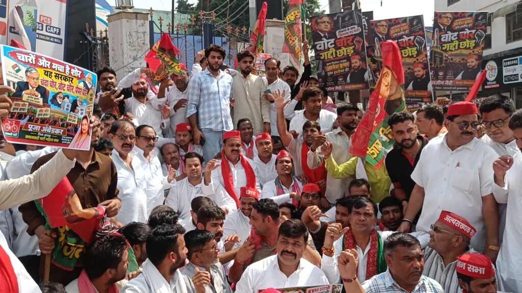 Samajwadi-Party-Muzaffarnagar-Protest-against-Gyanesh-Kumar-2-1024x576 मुख्य चुनाव आयुक्त के इस्तीफे की मांग पर सपा का जोरदार प्रदर्शन, पुलिस से धक्का-मुक्की